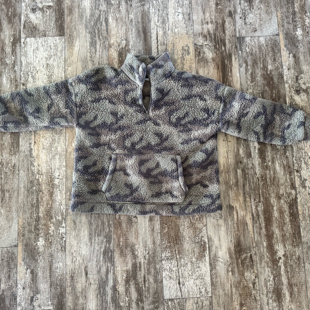 American Eagle Outfitters Camo Fleece Pullover